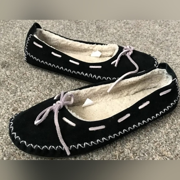 L.L. Bean Women's Size 6M Hearthside Sherpa Lined Black Suede Moccasin Slippers - Picture 2 of 3
